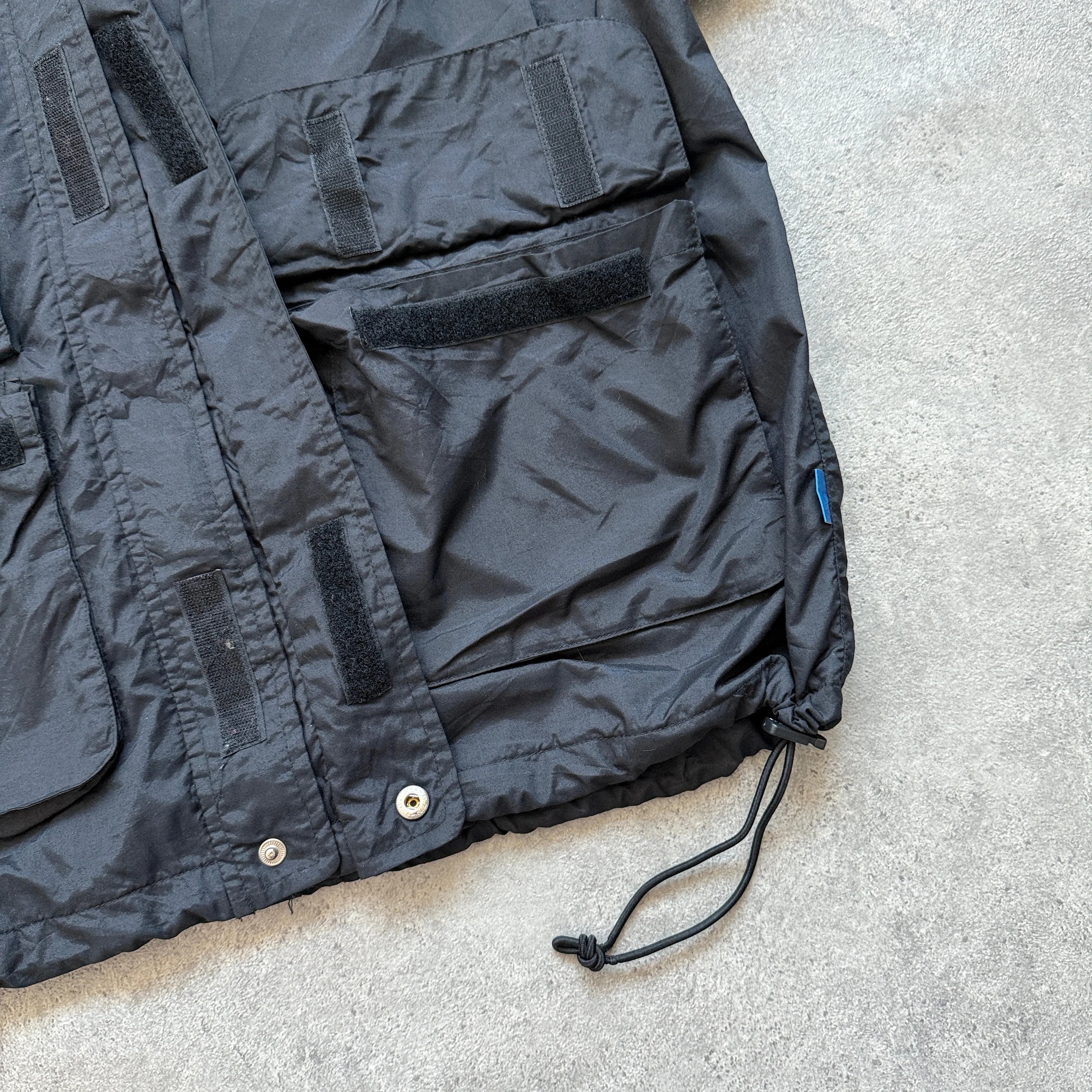 Adidas 1990s technical lightweight cargo shell jacket (M)