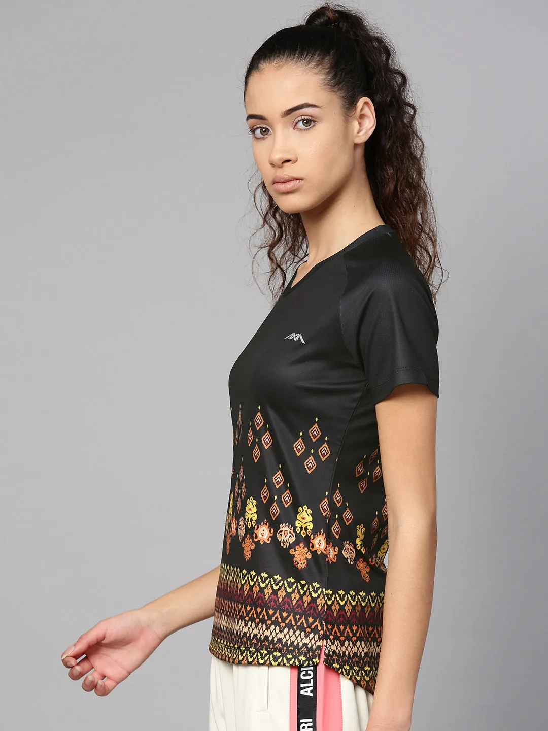 Alcis Women Black Beige Printed V-Neck T-shirt