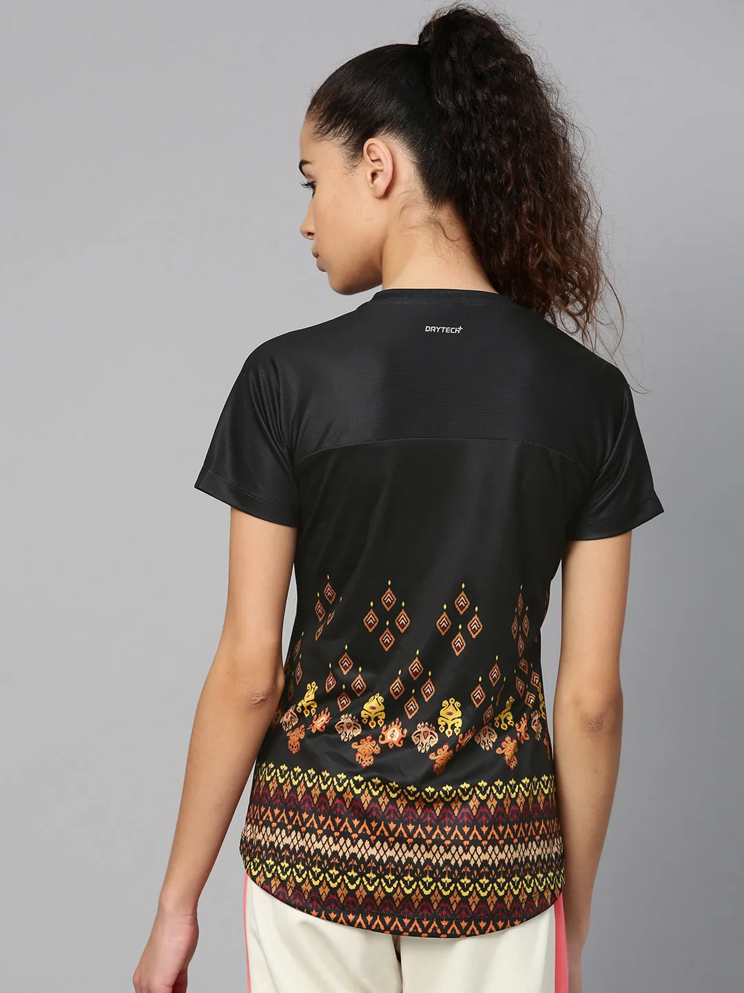 Alcis Women Black Beige Printed V-Neck T-shirt