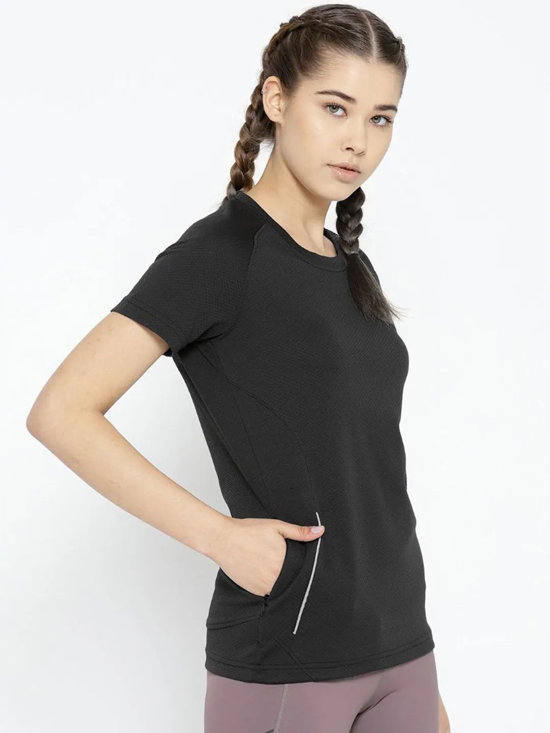 Alcis Women Black Solid Round Neck Running T-shirt