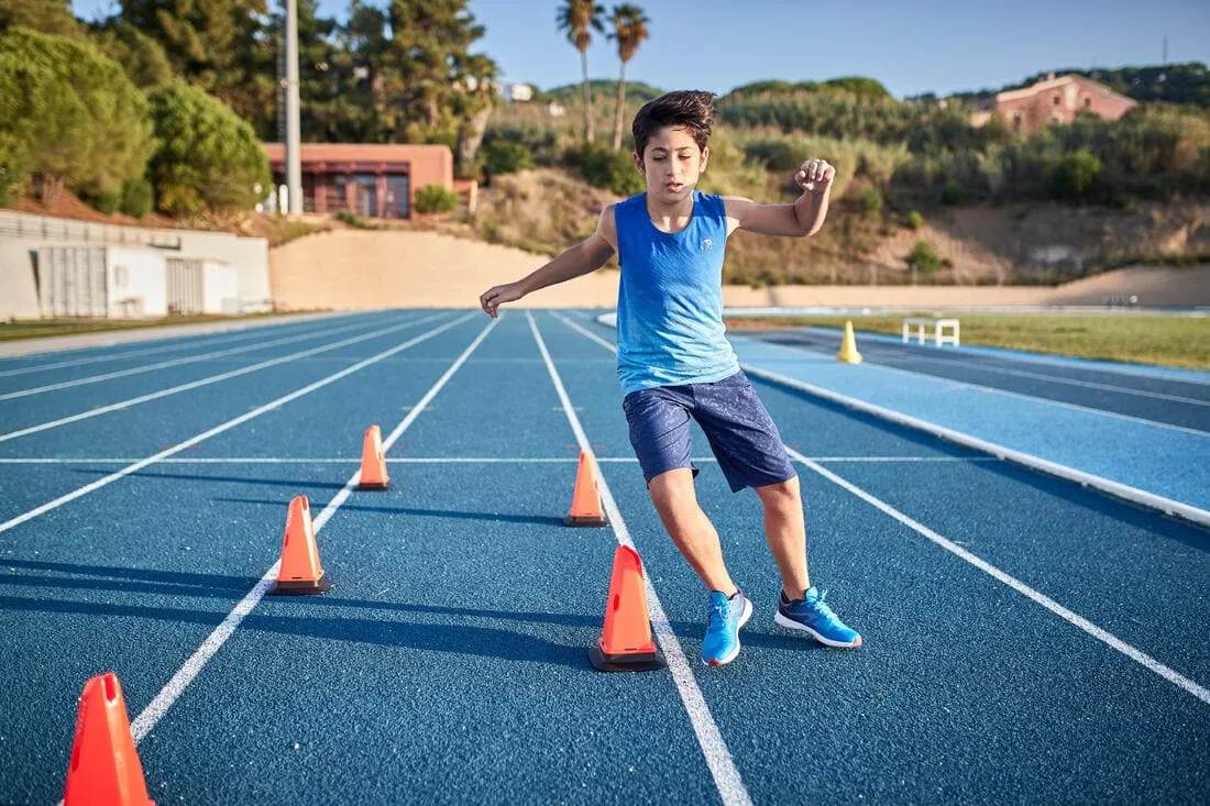 Débardeur running - athlétisme respirant garçon KIPRUN CARE bleu et rouge