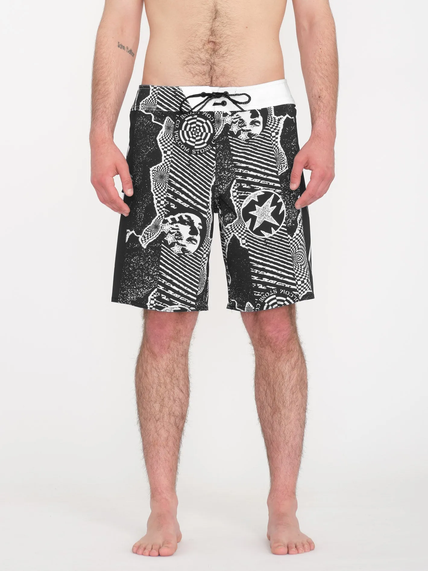 Lido Iconic Mod 19" Boardshort - BLACK WHITE