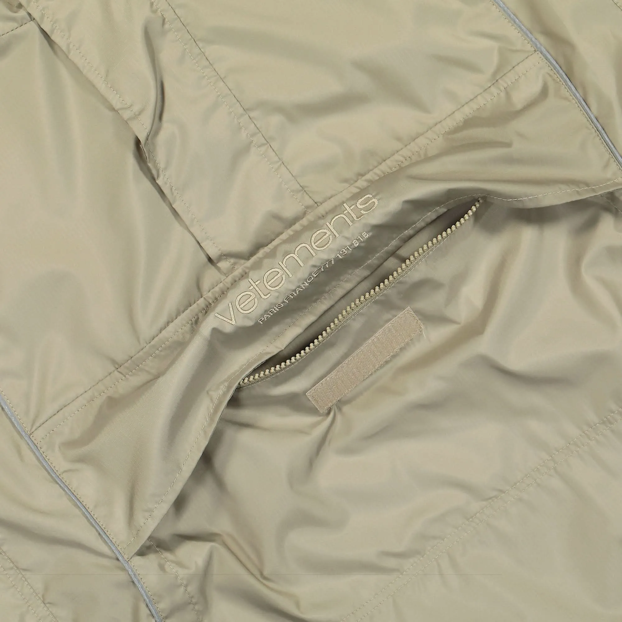 Logo Windbreaker