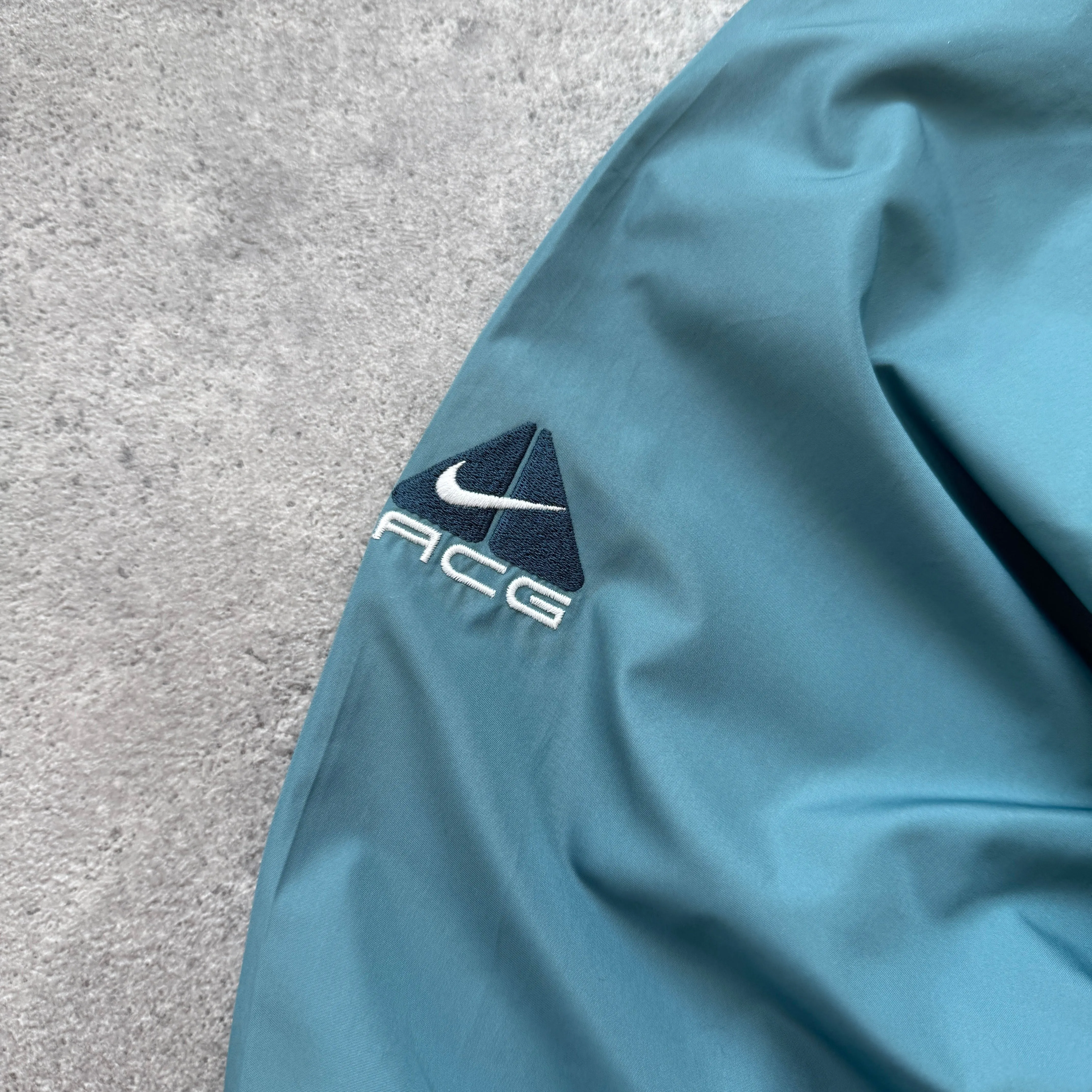 Nike ACG 1990s 1/4 zip technical lightweight shell jacket (M)