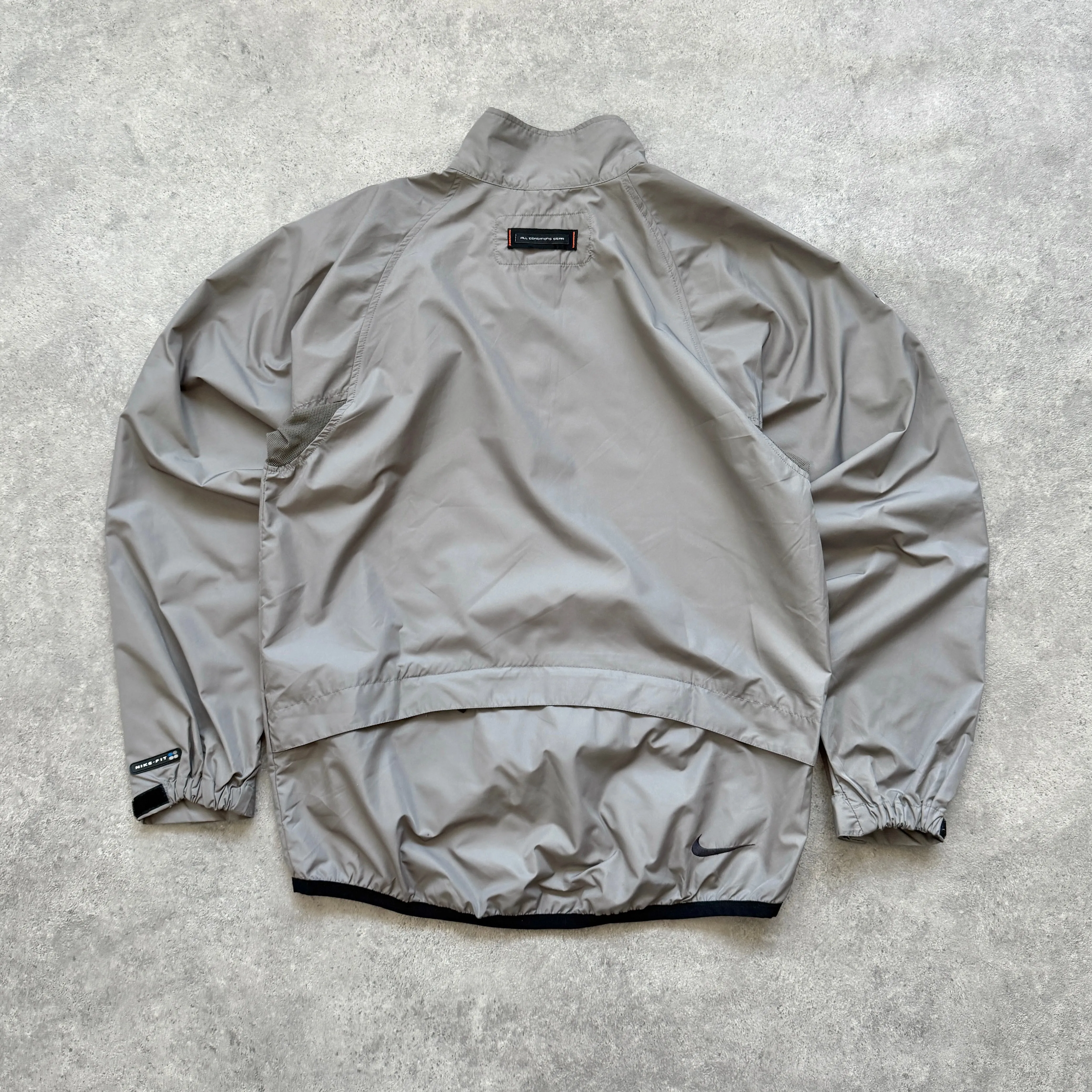 Nike ACG 1990s technical lightweight packable shell jacket (L)