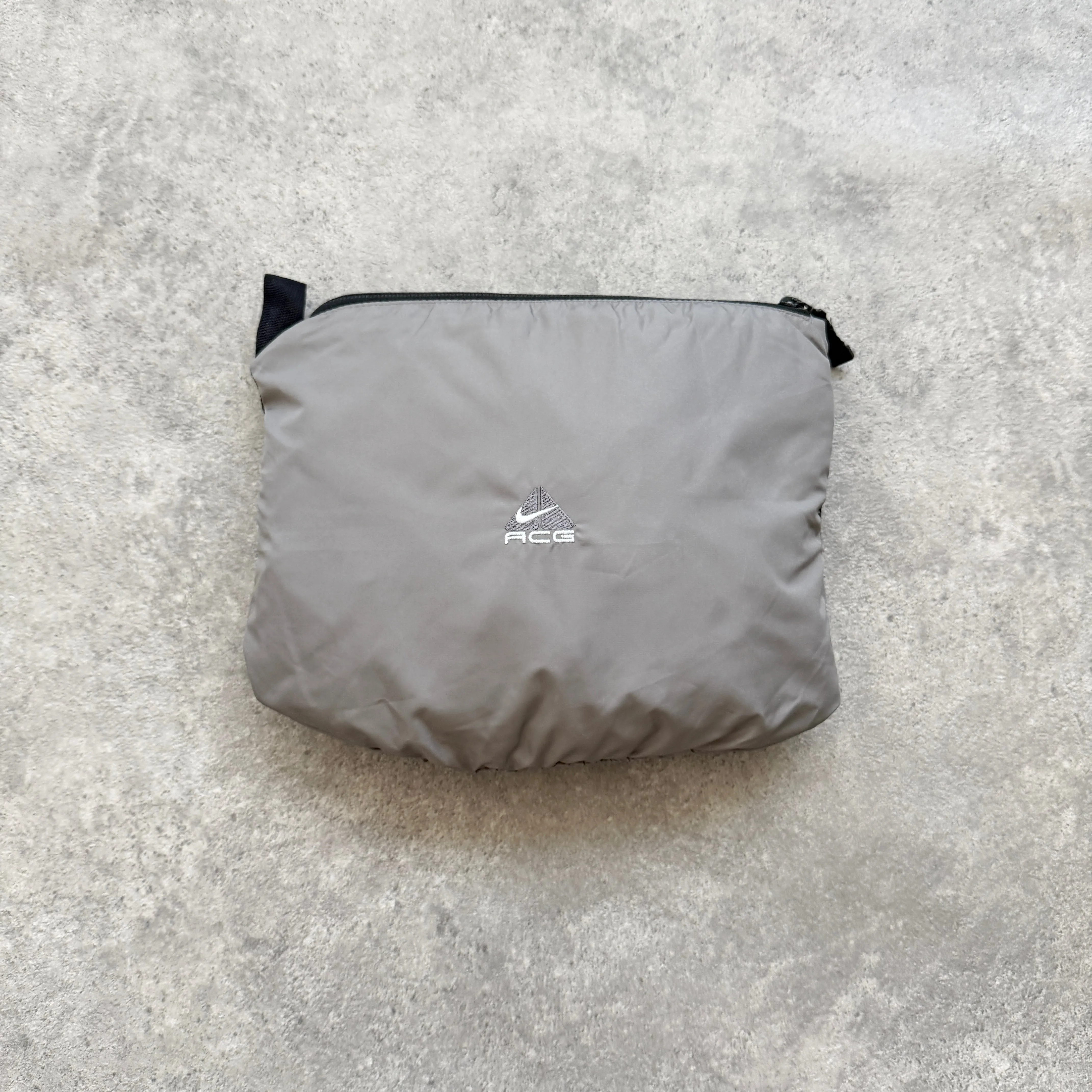 Nike ACG 1990s technical lightweight packable shell jacket (L)