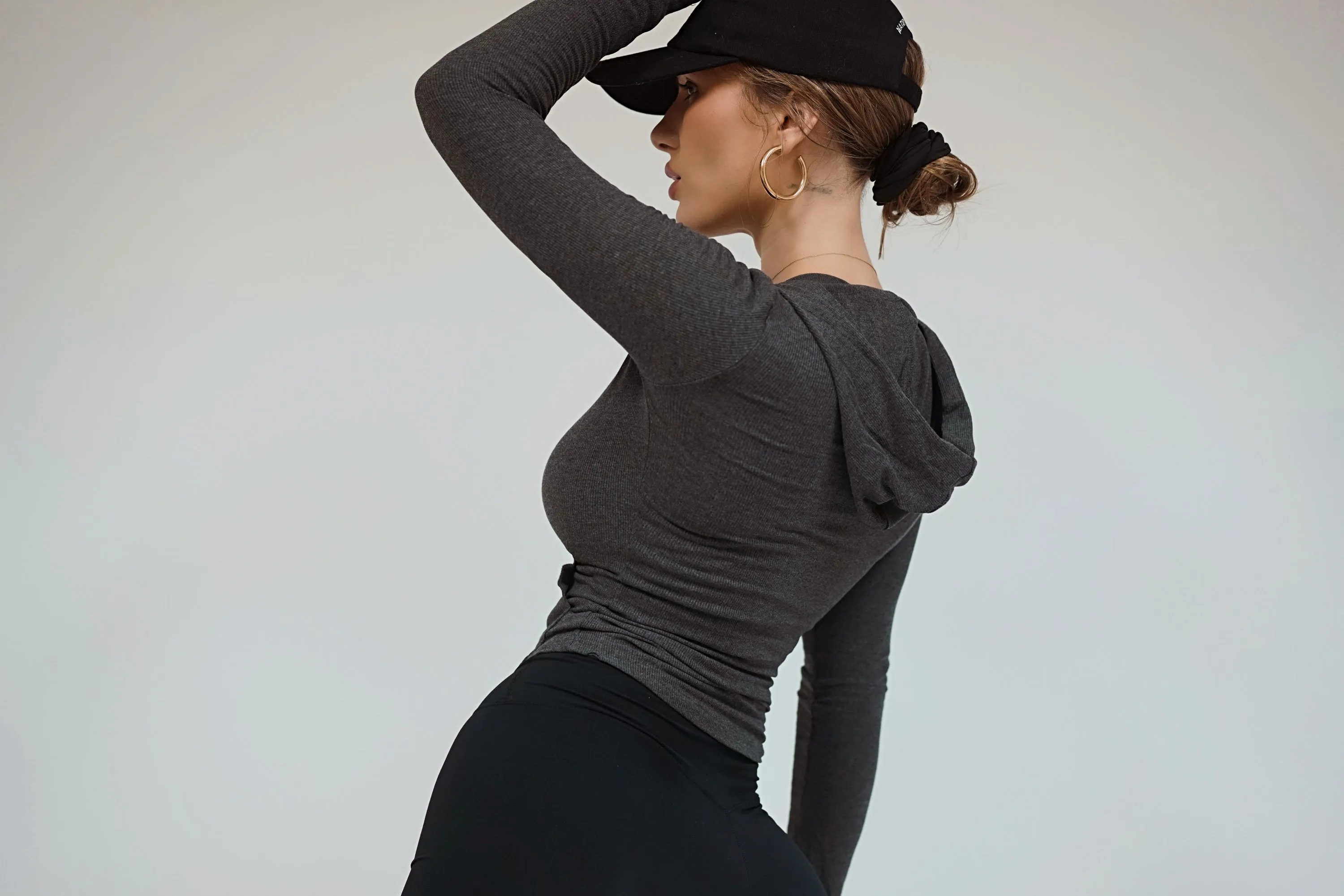 THE ESSENTIAL ZIP-UP