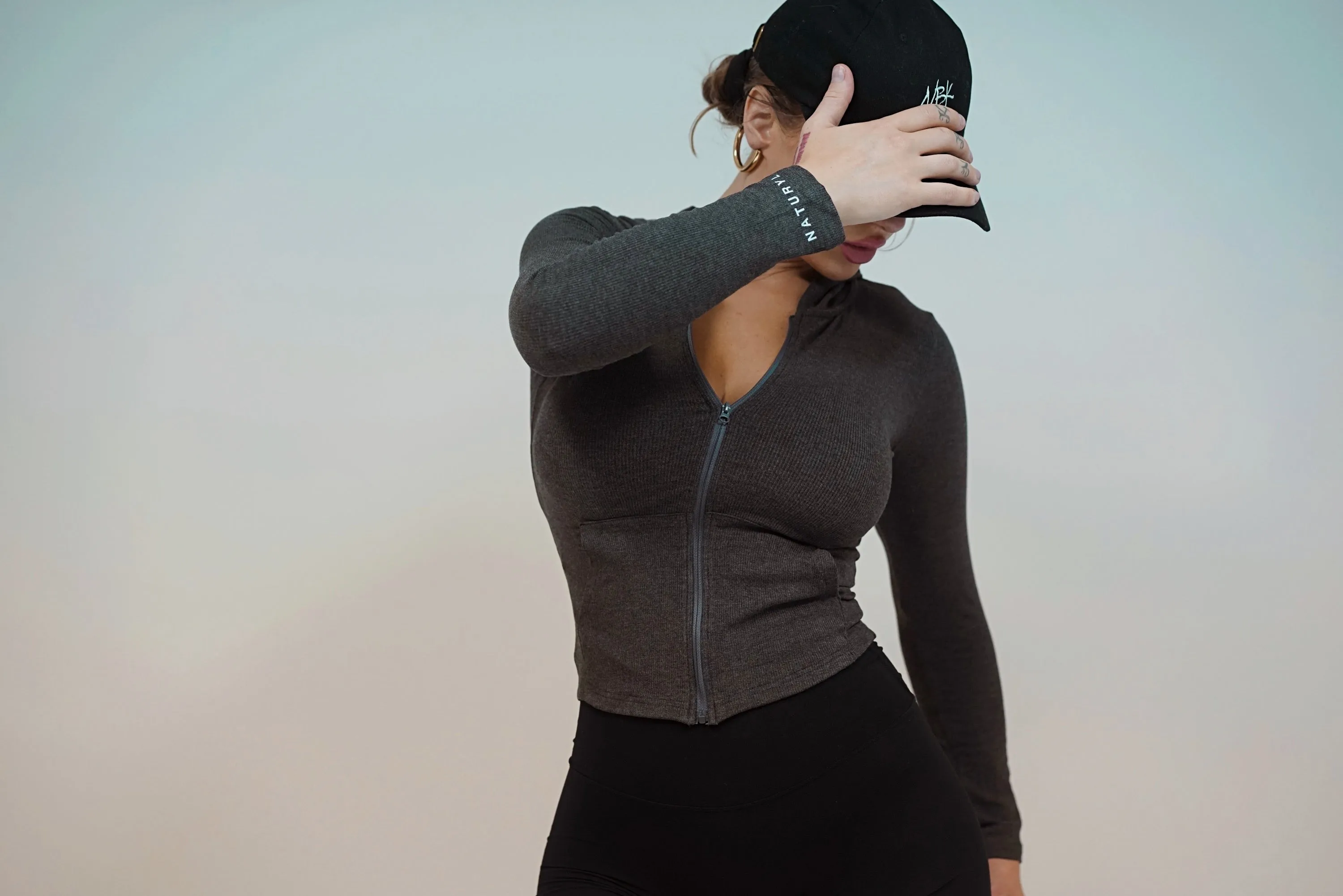 THE ESSENTIAL ZIP-UP