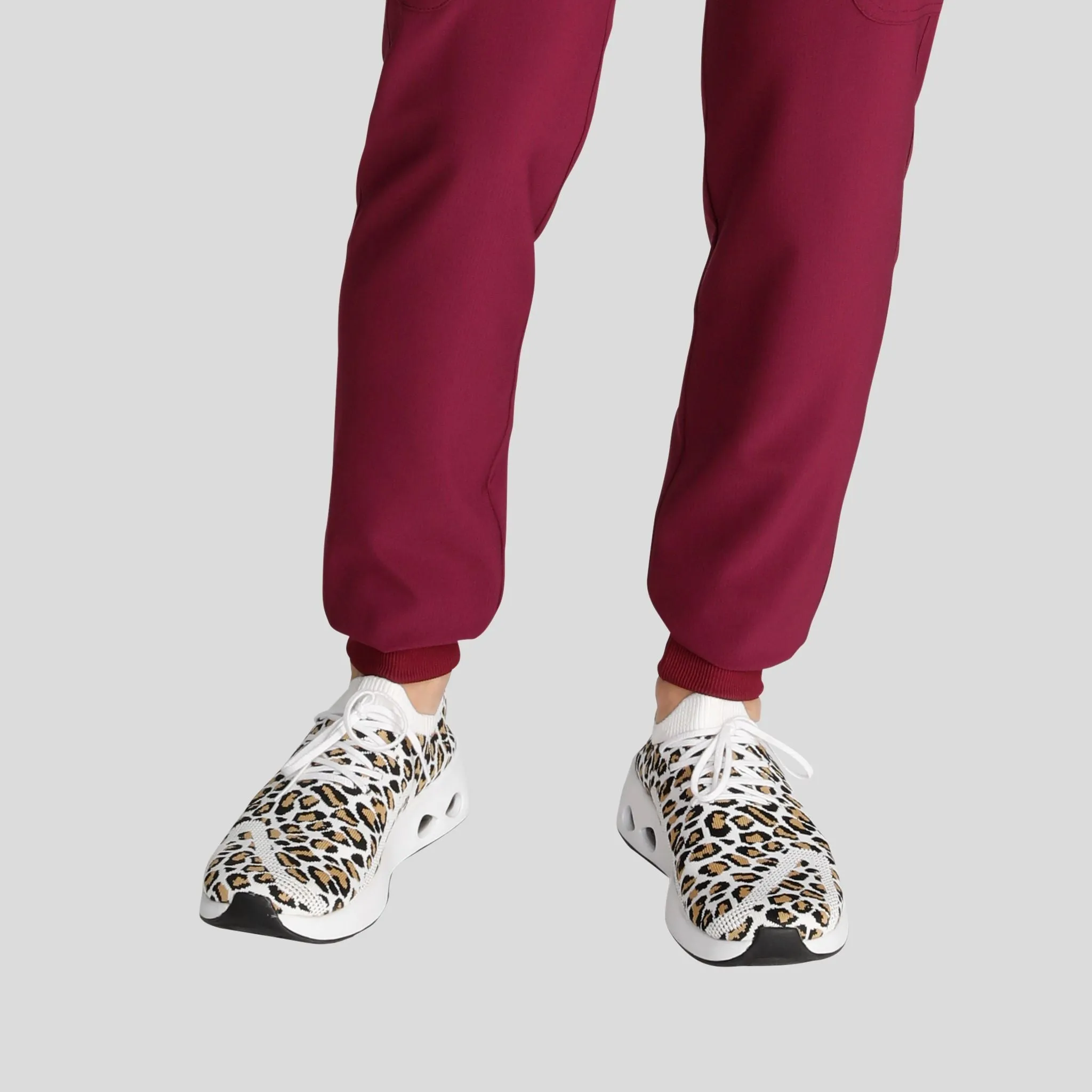 Women's Natural Rise Jogger Scrub Pant | Wine